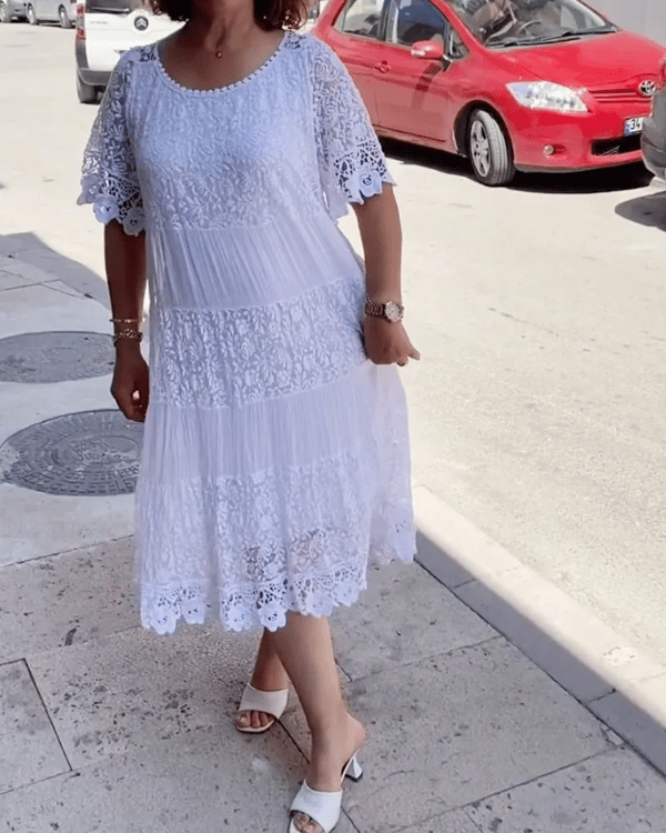 Gwenira - Robe Élégante Unie en Dentelle – Raffinement Subtil pour Toutes les Occasions