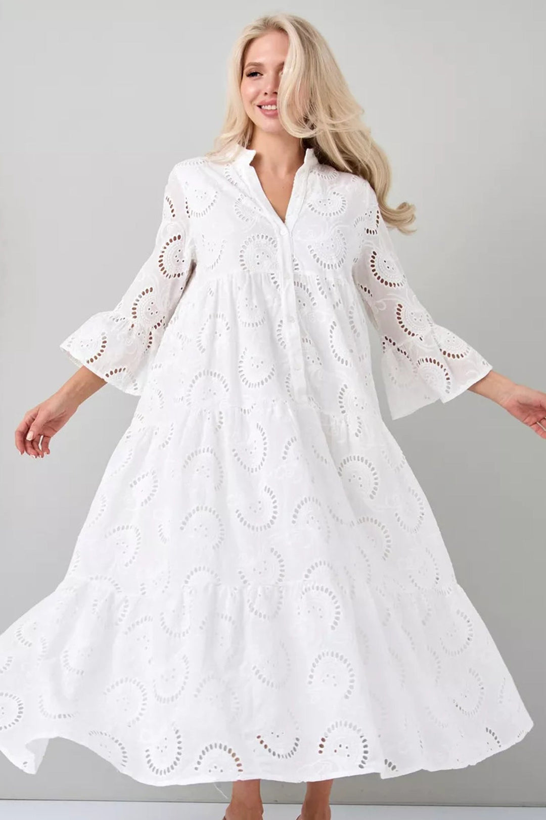 Noa - Robe en coton avec manches brodées et col en V