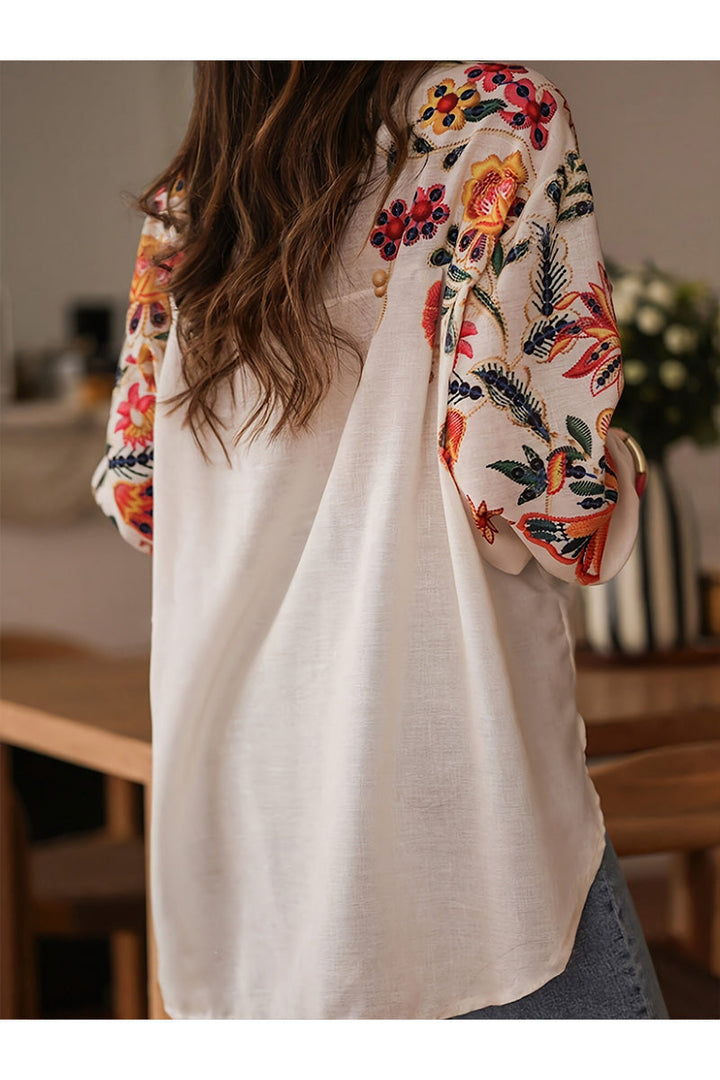 Fabienne - Chemise Fleurie Brodée – Un Soupçon de Méditerranée dans Chaque Détail